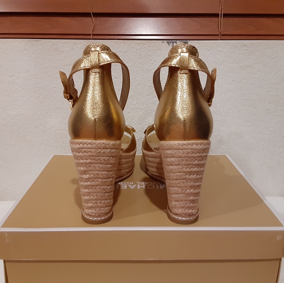 Michael Kors - Picture 2 of 4